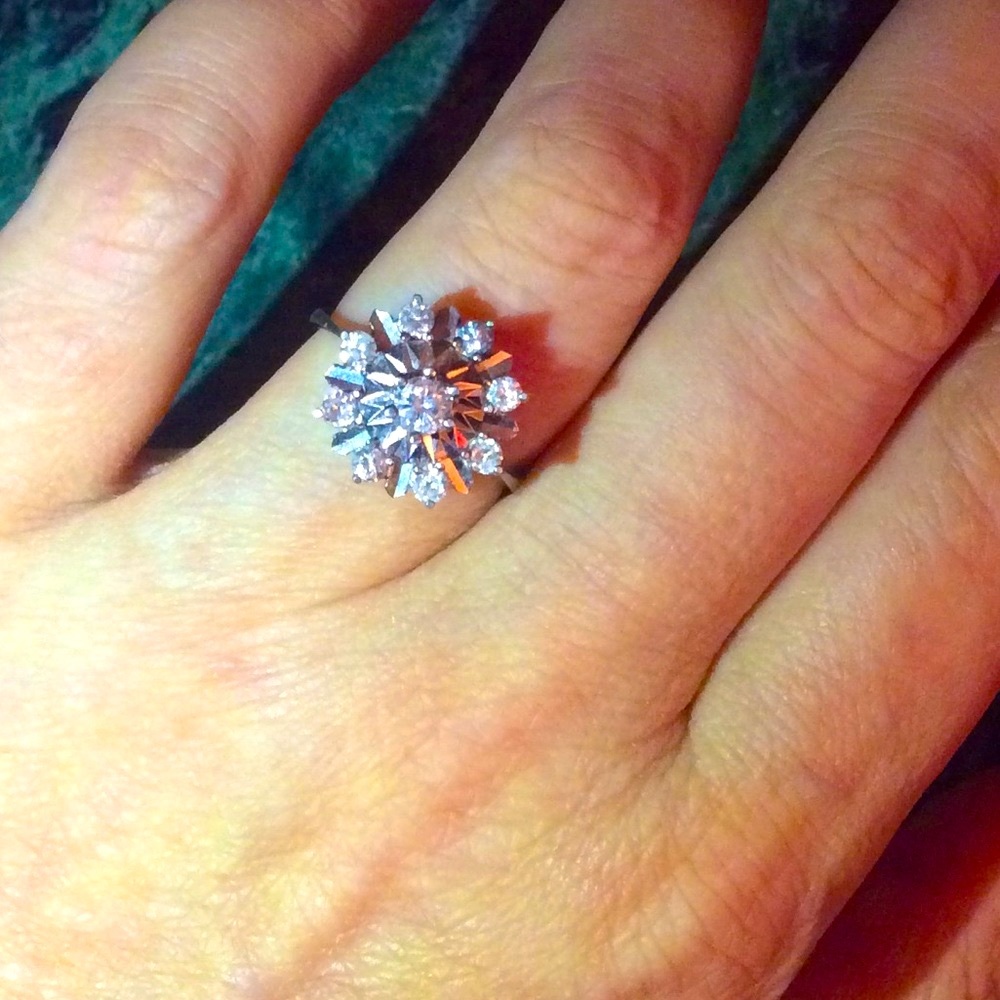 🌹FINAL PRICE REDUCTION $750🌹14k Vintage 1940’s-1950’s Diamond Starburst Ring